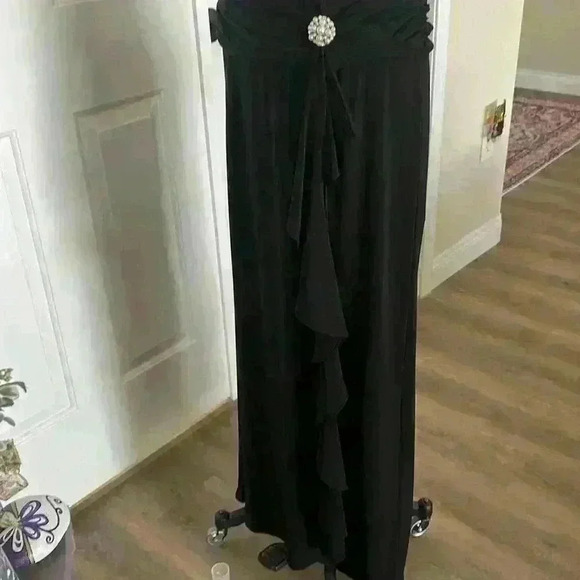 Dave and Jonny Black Long evening dress w/Pearls and Rhinestone detail. - Picture 9 of 16